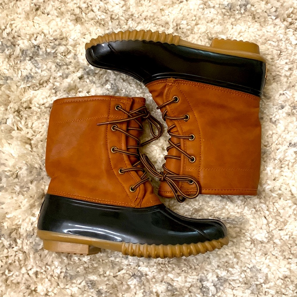 The Original Duck Boot | Size: 7.5 - image 2
